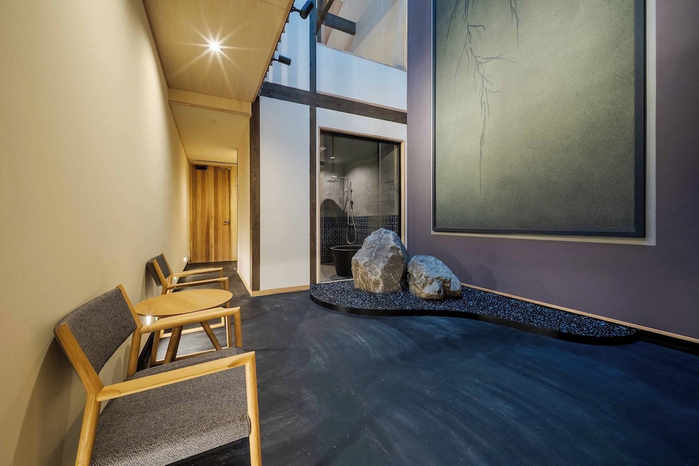 トラディショナル ハウス 2 ベッドルーム 禁煙 サウナ リビング エリア1 | 花里町町家ハウス