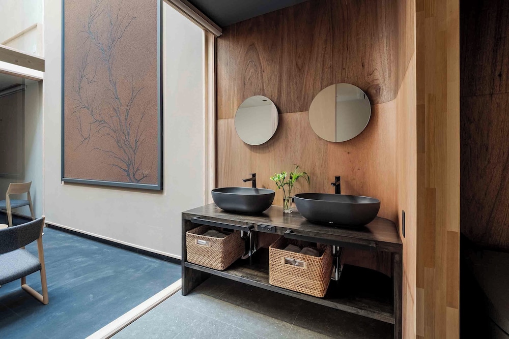 トラディショナル タウンホーム 2 ベッドルーム 禁煙 簡易キッチン バスルーム5 | 花里町町家ハウス