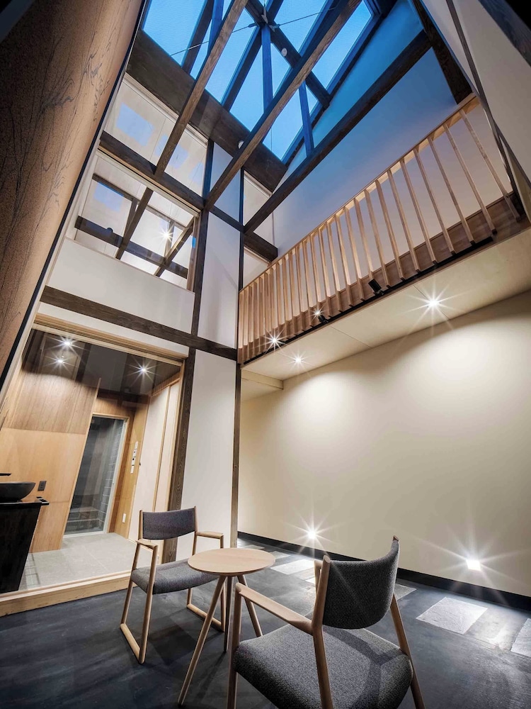 トラディショナル タウンホーム 2 ベッドルーム 禁煙 簡易キッチン リビング エリア1 | 花里町町家ハウス