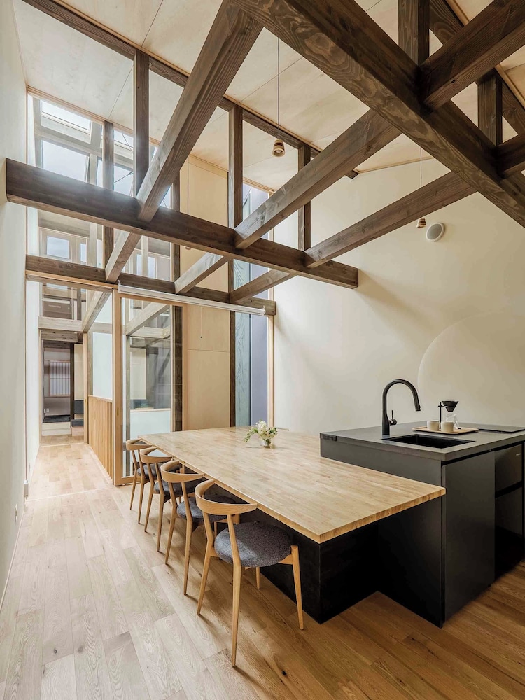 トラディショナル ハウス 2 ベッドルーム 禁煙 サウナ ダイニングルーム2 | 花里町町家ハウス