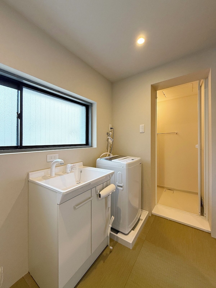 コンフォート アパートメント 2 ベッドルーム バスルーム6 | Celine Kanayama