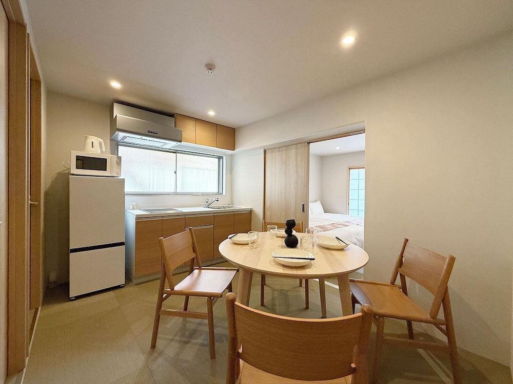 客室1 | Celine Kanayama