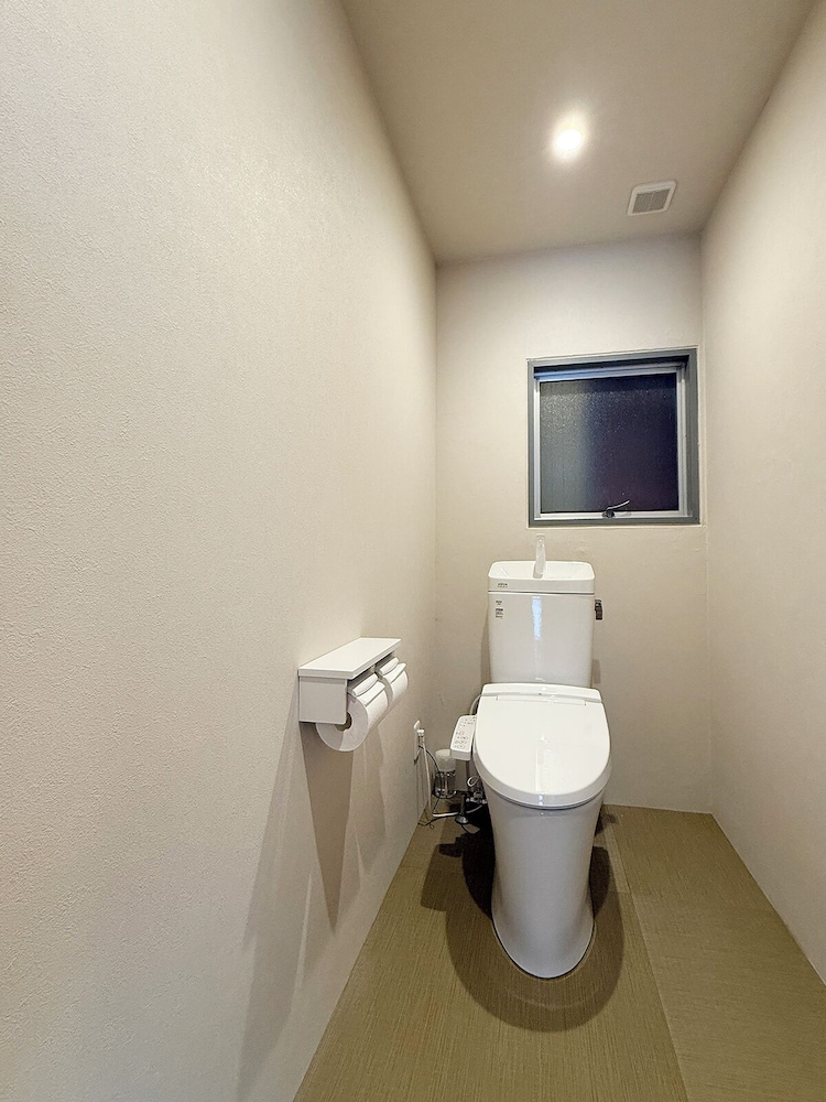 コンフォート アパートメント 2 ベッドルーム バスルーム2 | Celine Kanayama