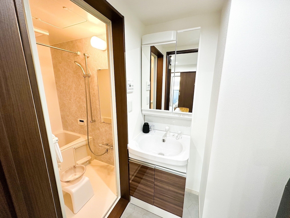 ファミリー 4 人部屋 禁煙 専用バスルーム 客室18 | The Mate Fukuoka