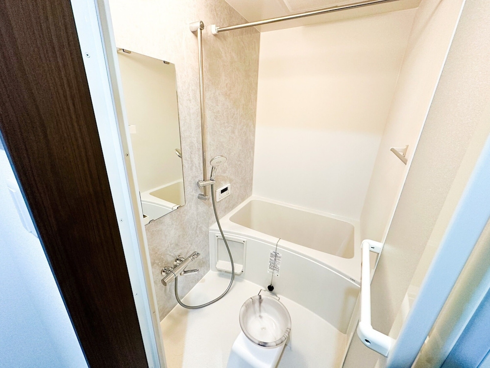 ファミリー 4 人部屋 禁煙 専用バスルーム バスルーム0 | The Mate Fukuoka