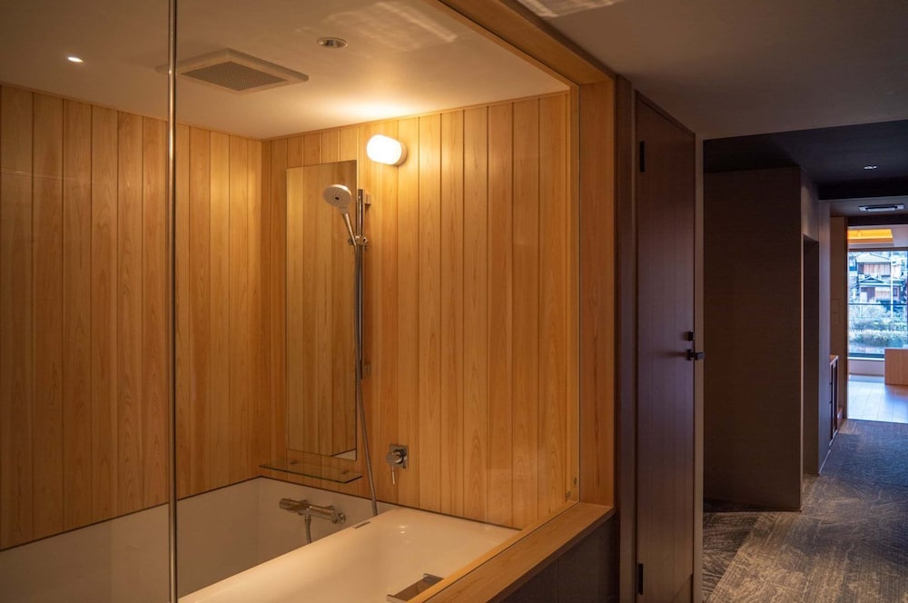プレミア ツインルーム ラウンジアクセス禁煙 バスルーム1 | HOTEL VMG RESORT KYOTO