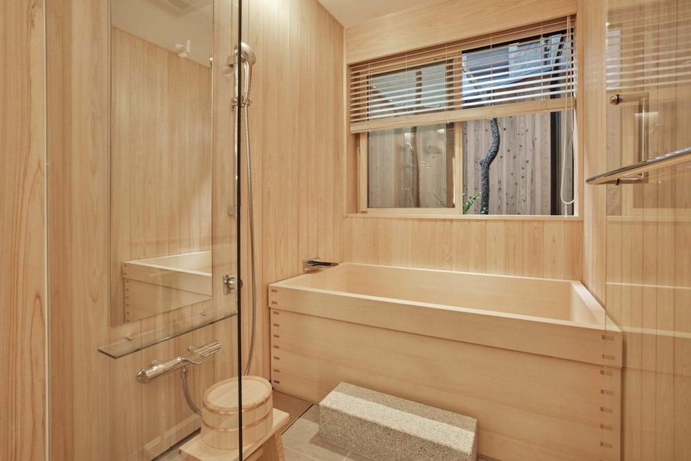 デラックス ツインルーム ラウンジアクセス 禁煙 バスルーム0 | HOTEL VMG RESORT KYOTO