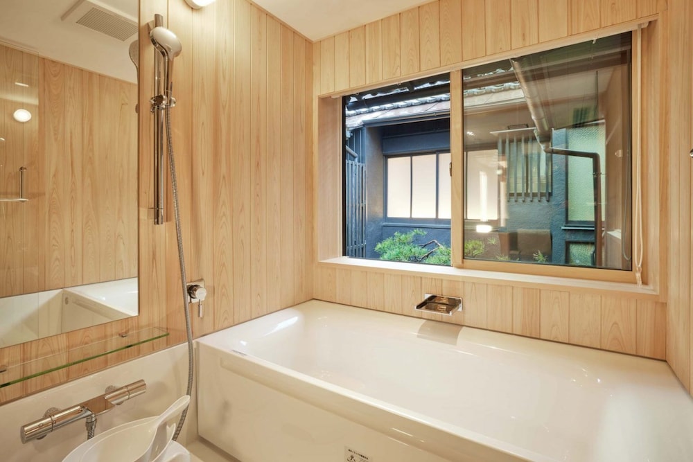 デラックス ツインルーム ラウンジアクセス禁煙 バスルーム0 | HOTEL VMG RESORT KYOTO