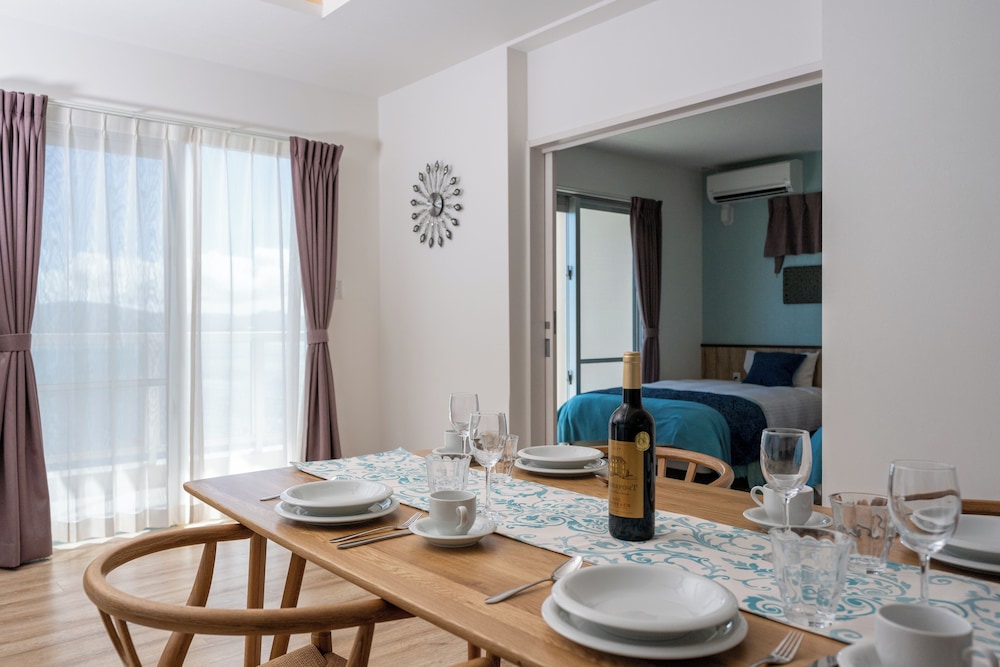 ヴィラ 禁煙 オーシャンビュー リビング エリア2 | プライベートプールヴィラ古宇利 The Sweet