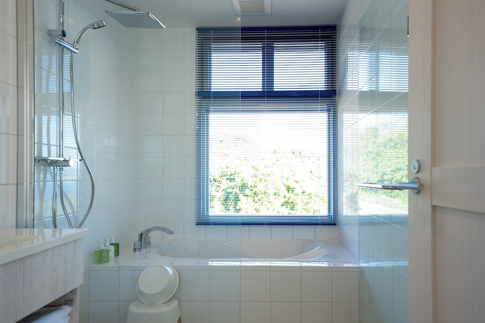 ヴィラ 禁煙 オーシャンビュー バスルーム0 | プライベートプールヴィラ古宇利 The Sweet