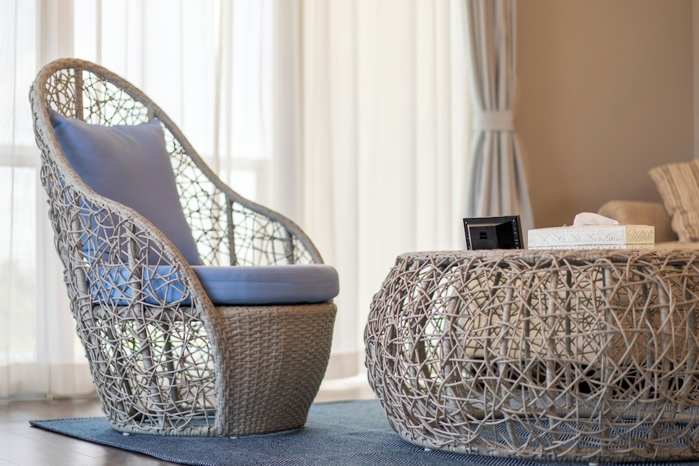 ヴィラ 禁煙 オーシャンビュー リビング エリア1 | プライベートプールヴィラ古宇利 The Sweet