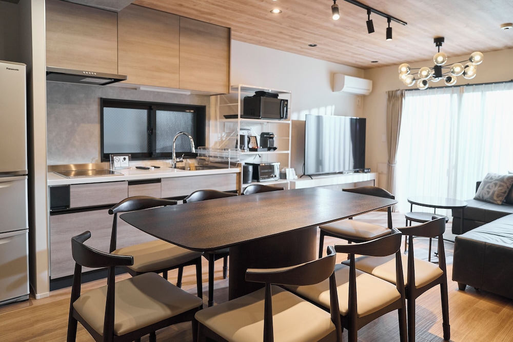 ファミリー コンドミニアム バルコニー ガーデンビュー ダイニングルーム0 | R.KAMAKURA