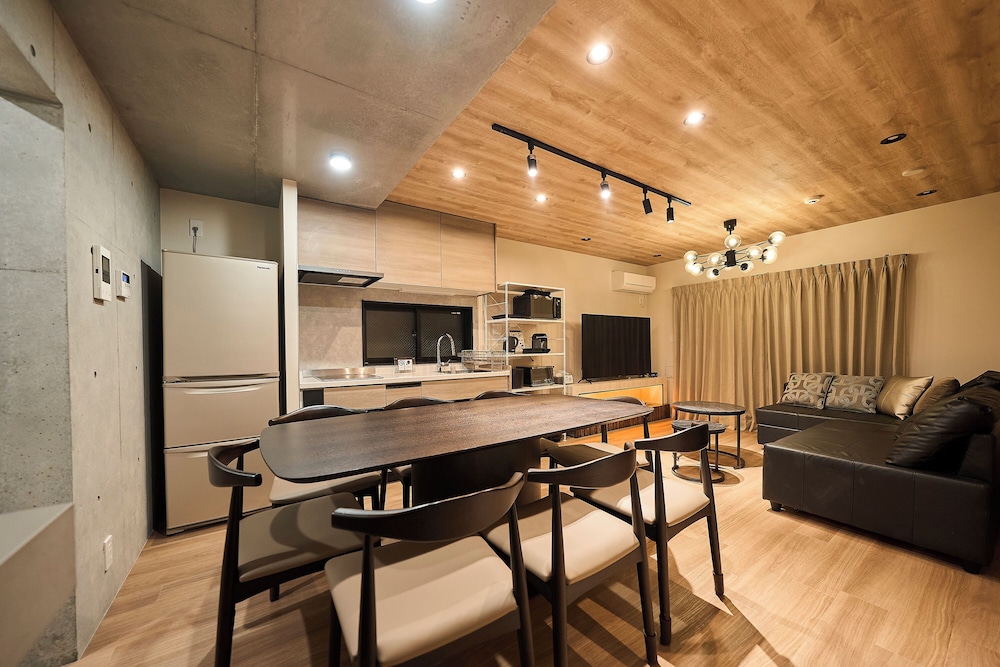 ファミリー コンドミニアム バルコニー ガーデンビュー ダイニングルーム1 | R.KAMAKURA