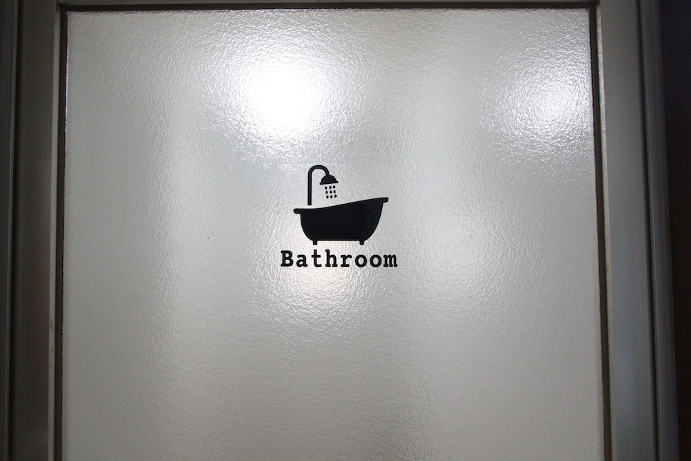 ファミリー ルーム 3 ベッドルーム 禁煙 (303) バスルーム0 | LUANAホテル 新中野駅前