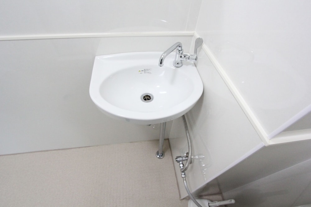 ビジネス トリプルルーム ベッド (複数台) 禁煙 (301) バスルーム0 | LUANAホテル 新中野駅前