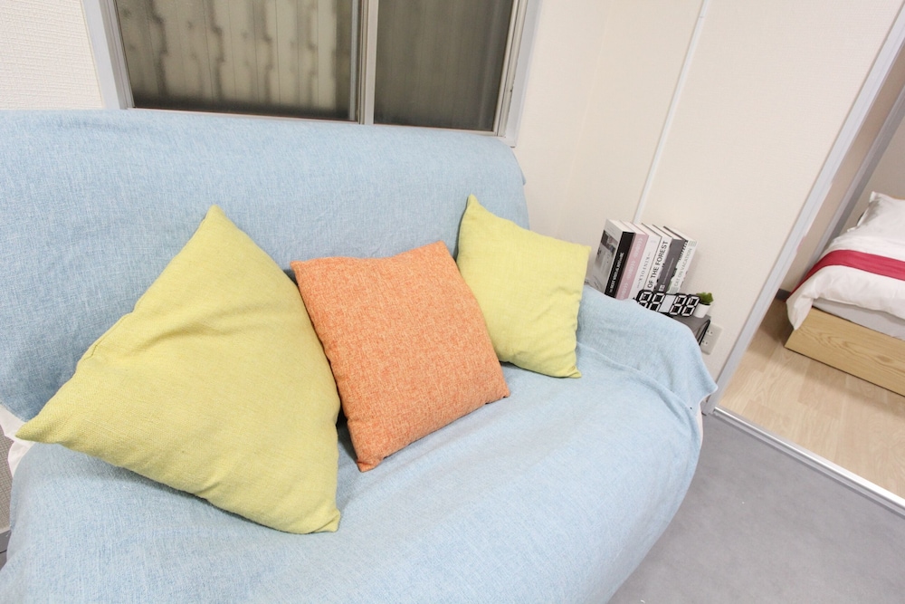 ビジネス トリプルルーム ベッド (複数台) 禁煙 (301) リビング エリア2 | LUANAホテル 新中野駅前