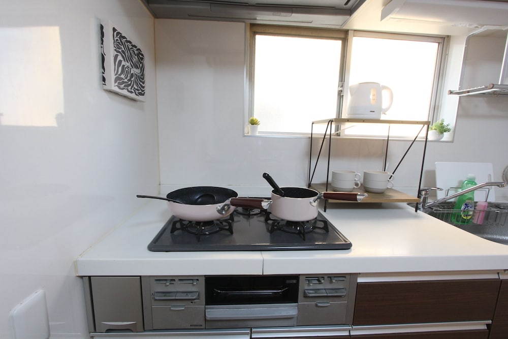 ファミリー ルーム 3 ベッドルーム 禁煙 (303) 専用キッチン2 | LUANAホテル 新中野駅前