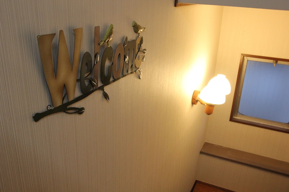 ファミリー ルーム 3 ベッドルーム 禁煙 (303) リビングルーム0 | LUANAホテル 新中野駅前