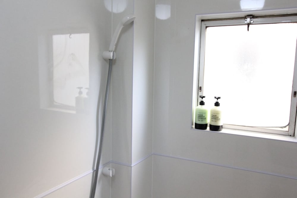 ビジネス トリプルルーム ベッド (複数台) 禁煙 (302) バスルーム0 | LUANAホテル 新中野駅前