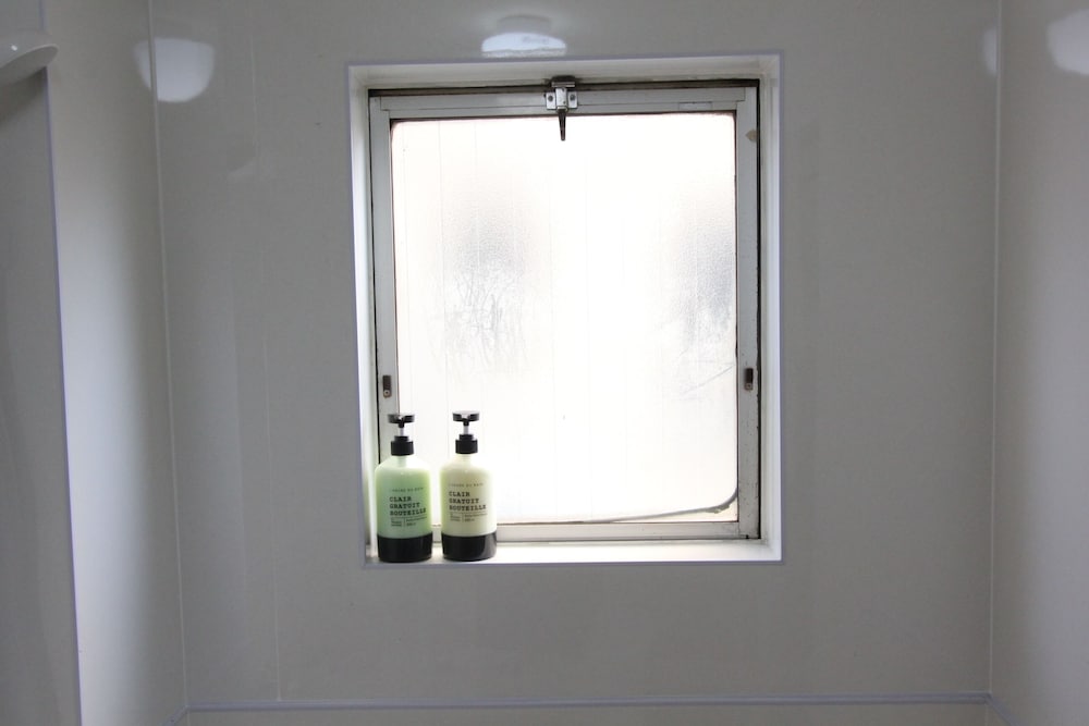 ビジネス トリプルルーム ベッド (複数台) 禁煙 (302) バスルーム1 | LUANAホテル 新中野駅前