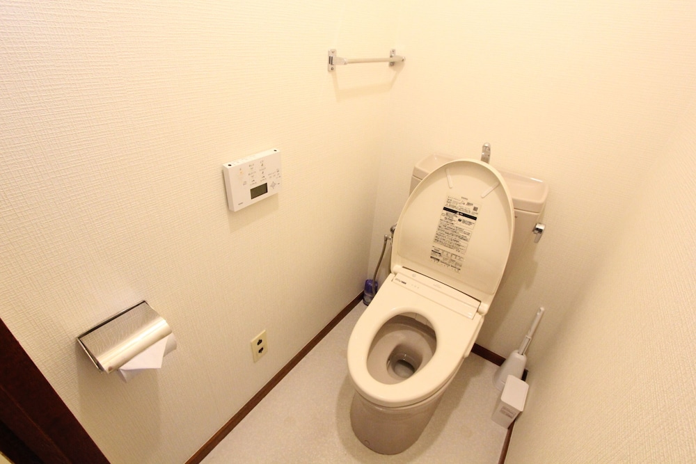 ファミリー ルーム 3 ベッドルーム 禁煙 (303) バスルーム4 | LUANAホテル 新中野駅前