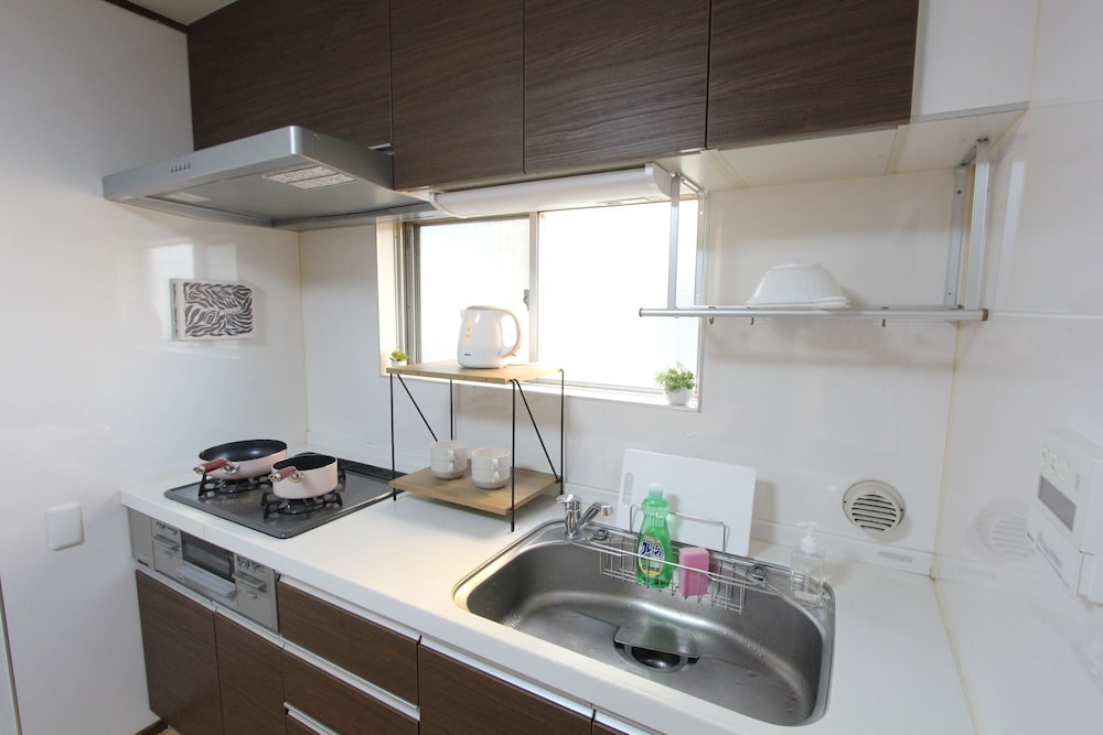 ファミリー ルーム 3 ベッドルーム 禁煙 (303) 専用キッチン0 | LUANAホテル 新中野駅前