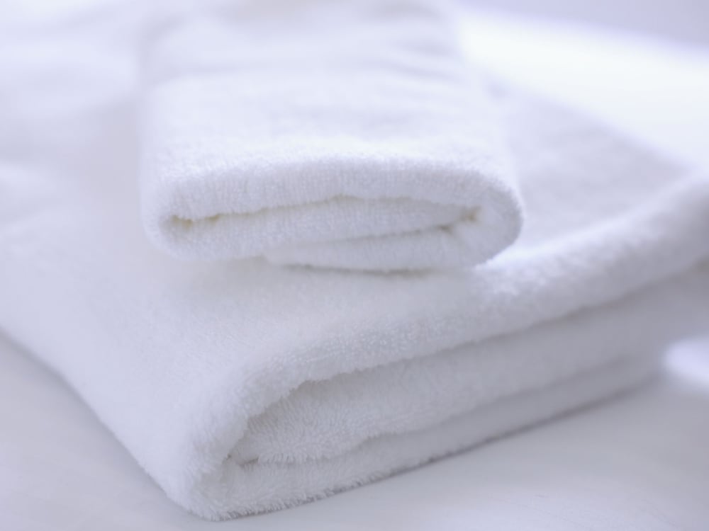 ベーシック ダブルルーム ダブルベッド 1 台 禁煙 専用バスルーム 客室の設備とサービス7 | ホテル木下秋田男鹿駅前