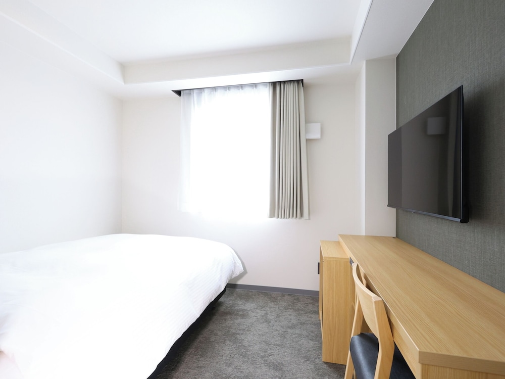 ベーシック ダブルルーム ダブルベッド 1 台 禁煙 専用バスルーム 客室2 | ホテル木下秋田男鹿駅前