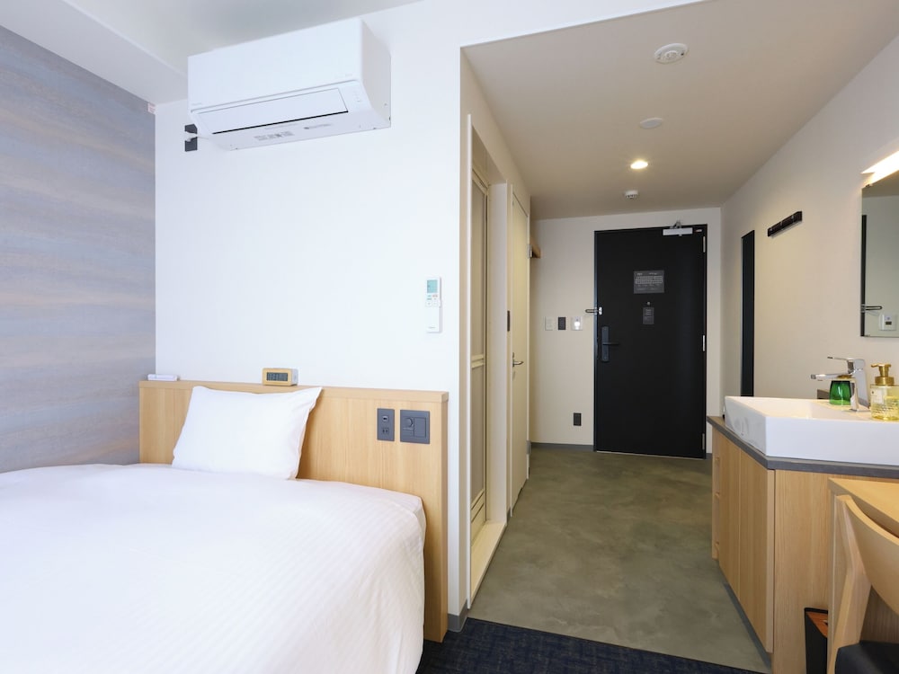 ベーシック ダブルルーム ダブルベッド 1 台 禁煙 専用バスルーム | ホテル木下秋田男鹿駅前