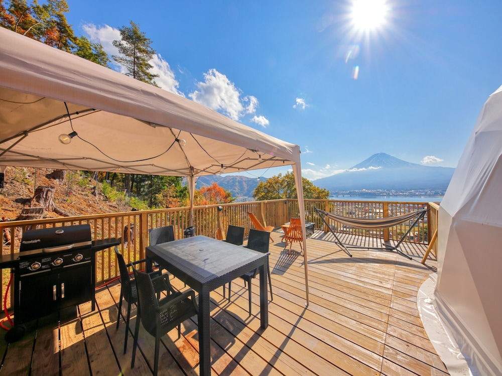 ラグジュアリー テント マウンテンビュー テラス / パティオ1 | 嶺乃華 Mt.Fuji Glamping Terrace MINENOHANA