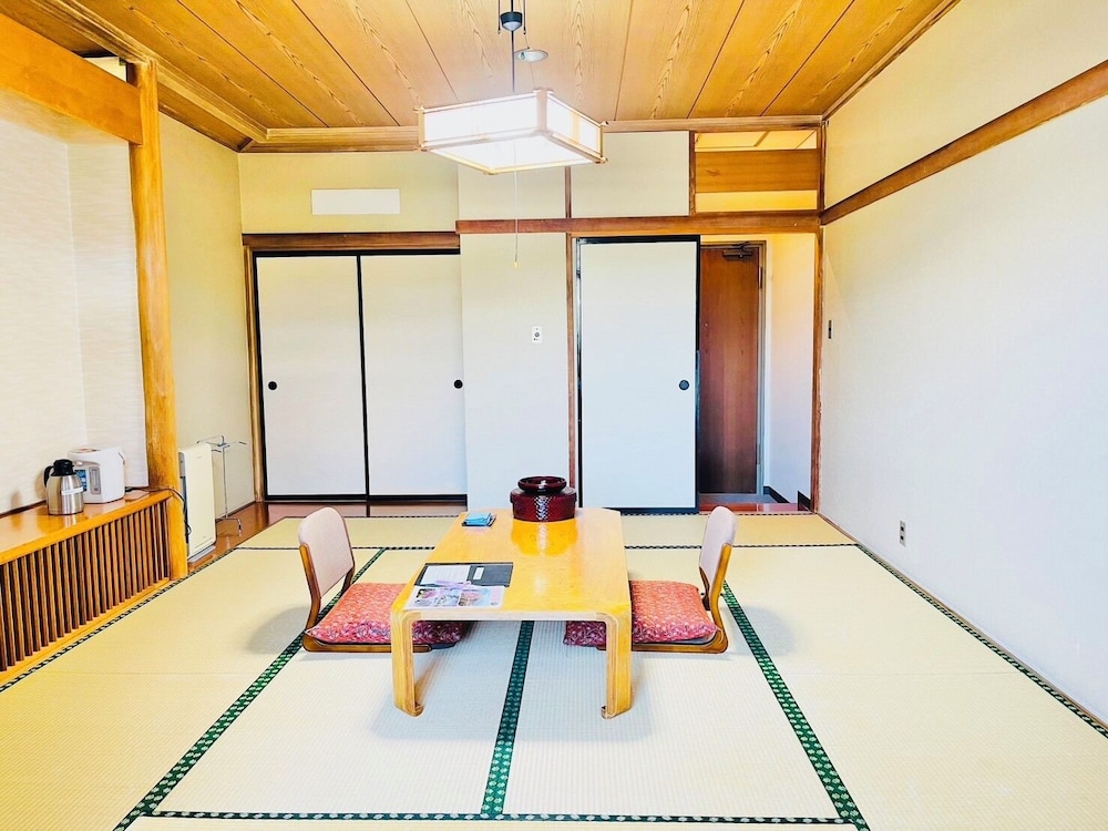 ファミリー ルーム 客室1 | 布引温泉　こもろ
