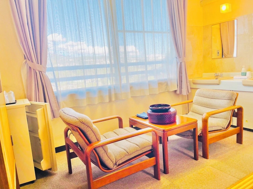 クラシック ツインルーム マウンテン ビュー0 | 布引温泉　こもろ