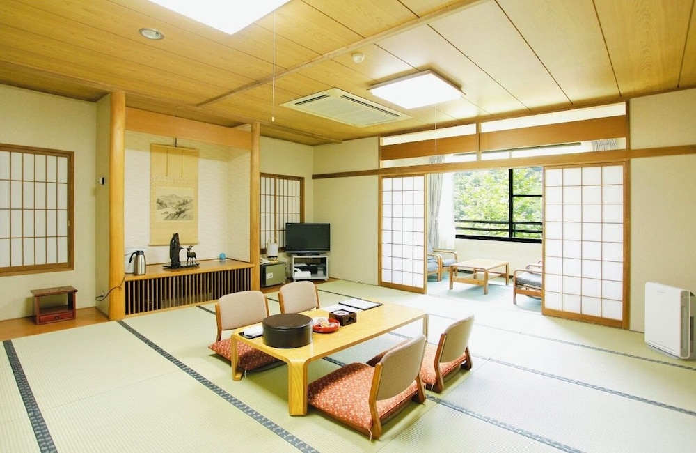コンフォート ルーム | 布引温泉 こもろ
