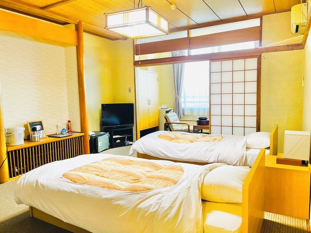 クラシック ツインルーム 客室1 | 布引温泉　こもろ