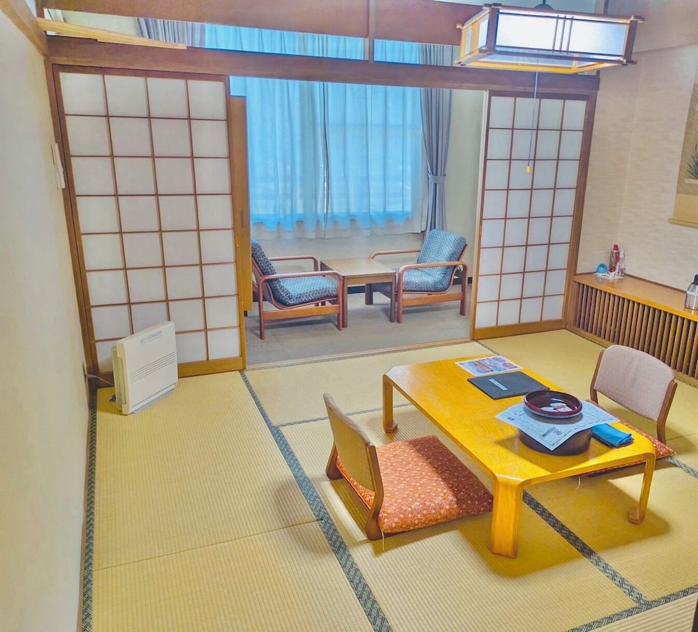 ベーシック ルーム | 布引温泉 こもろ