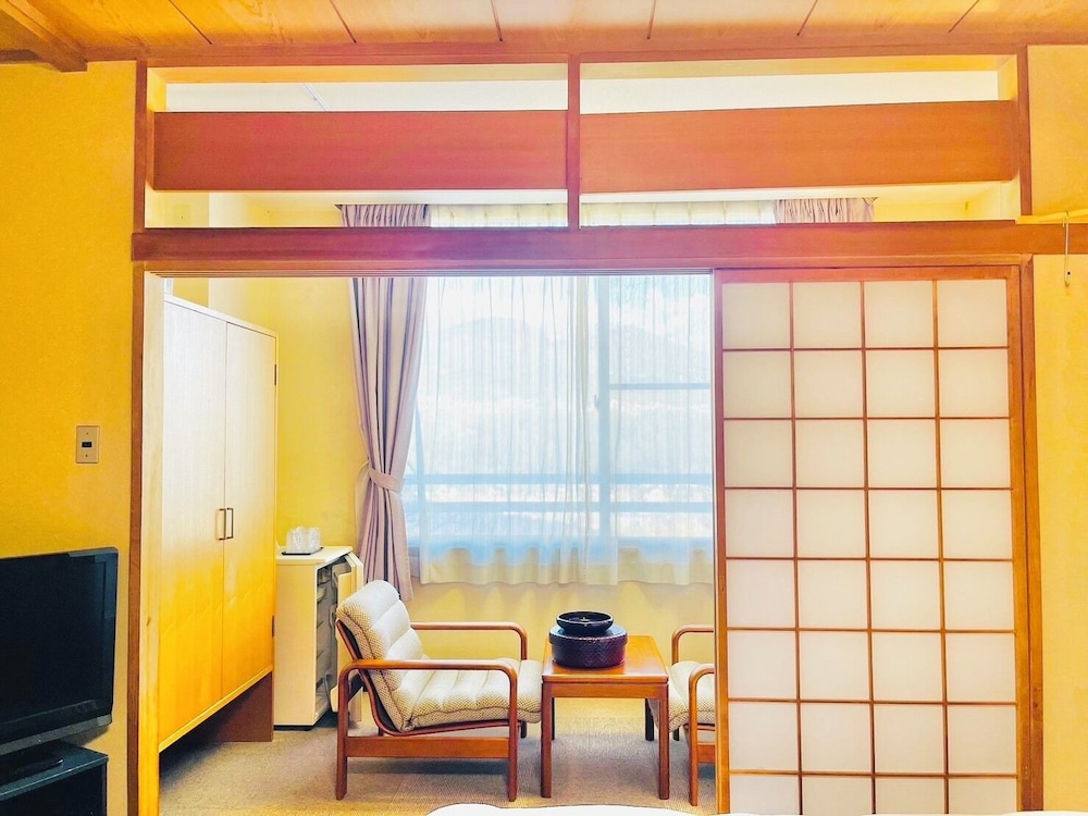 クラシック ツインルーム 客室2 | 布引温泉　こもろ