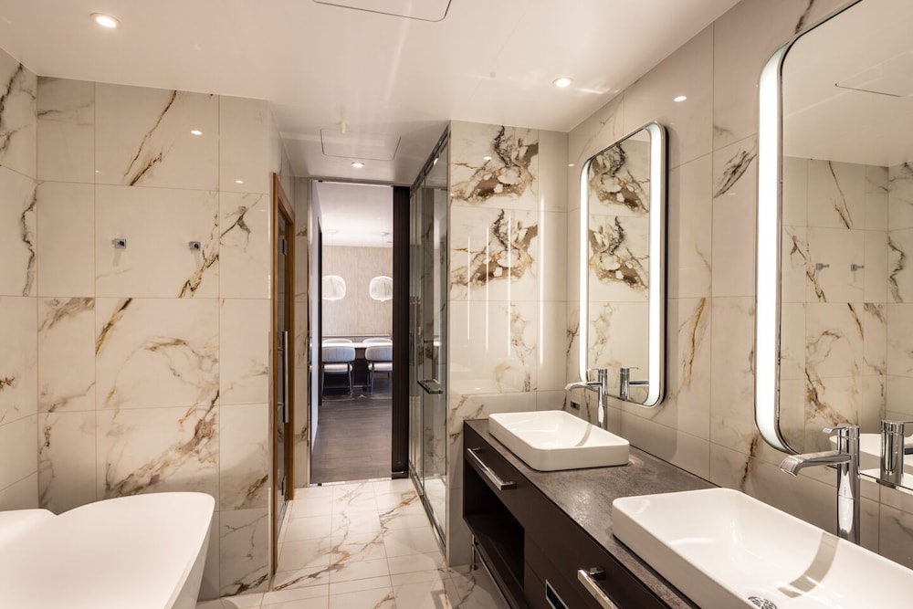 ラグジュアリー スイート バスルーム1 | ATAGO HOTEL