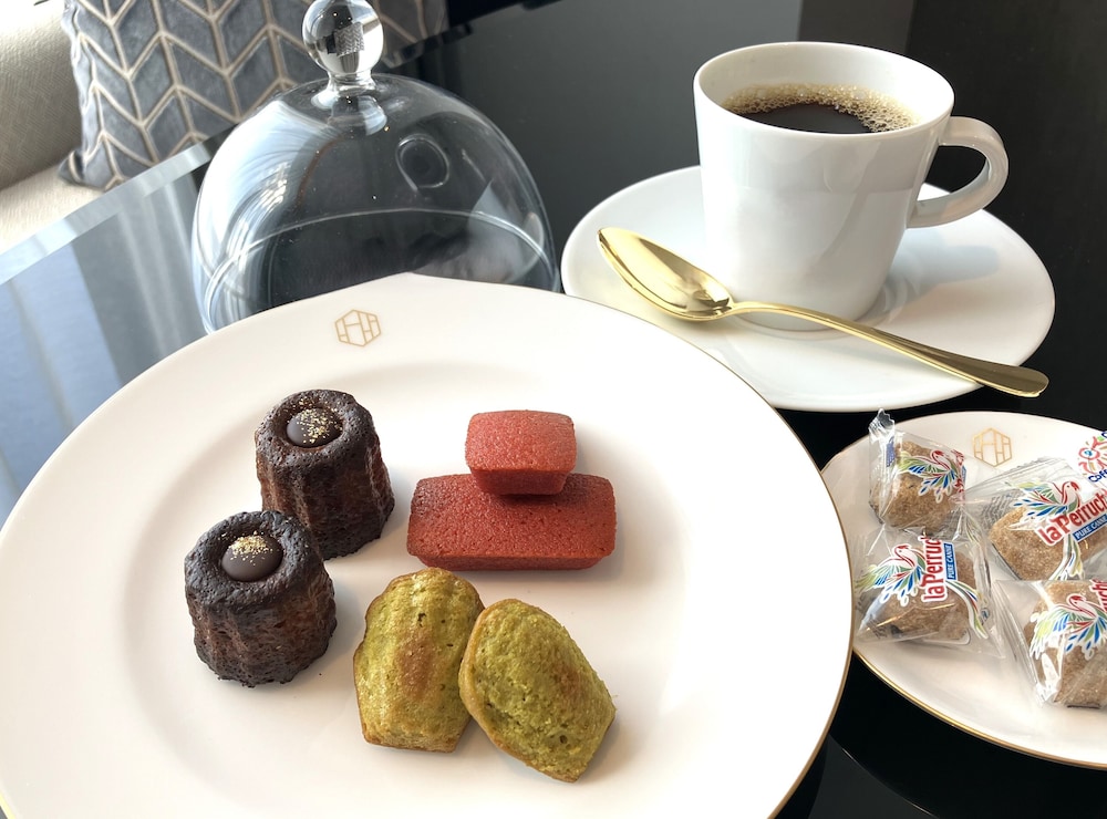 ベーシック ダブルルーム 1 ベッドルーム 禁煙 客室の設備とサービス1 | ATAGO HOTEL