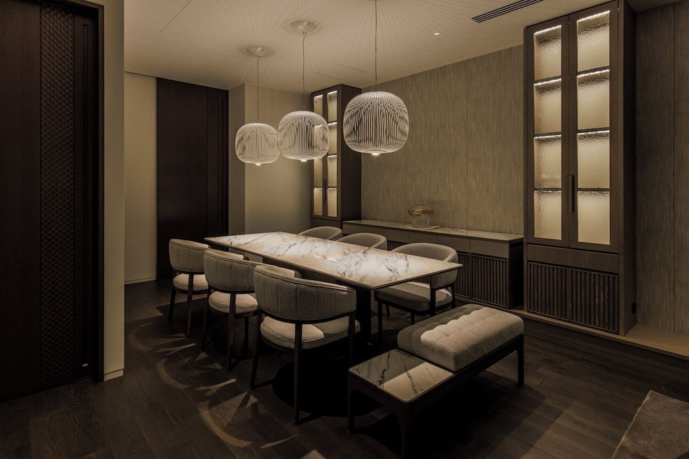 ラグジュアリー スイート 客室内のダイニングエリア0 | ATAGO HOTEL