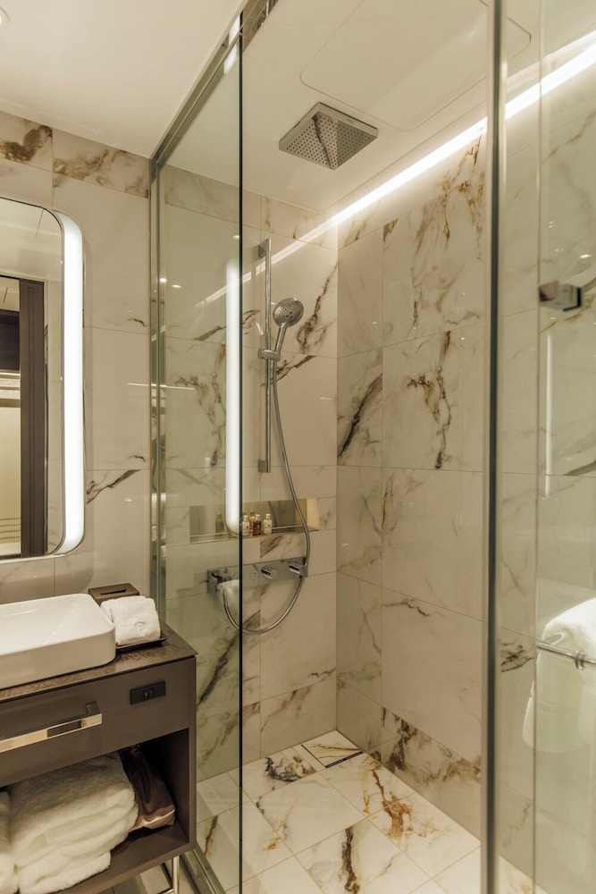 ベーシック ダブルルーム 1 ベッドルーム 禁煙 バスルーム2 | ATAGO HOTEL