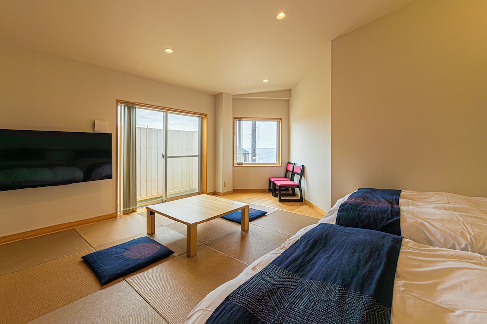 椿の間 内湯付和洋室 (温泉) 禁煙 客室2 | 東尋坊三国温泉 おおとく