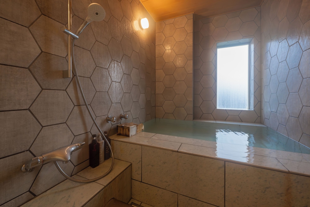 椿の間 内湯付和洋室 (温泉) 禁煙 バスルーム1 | 東尋坊三国温泉 おおとく