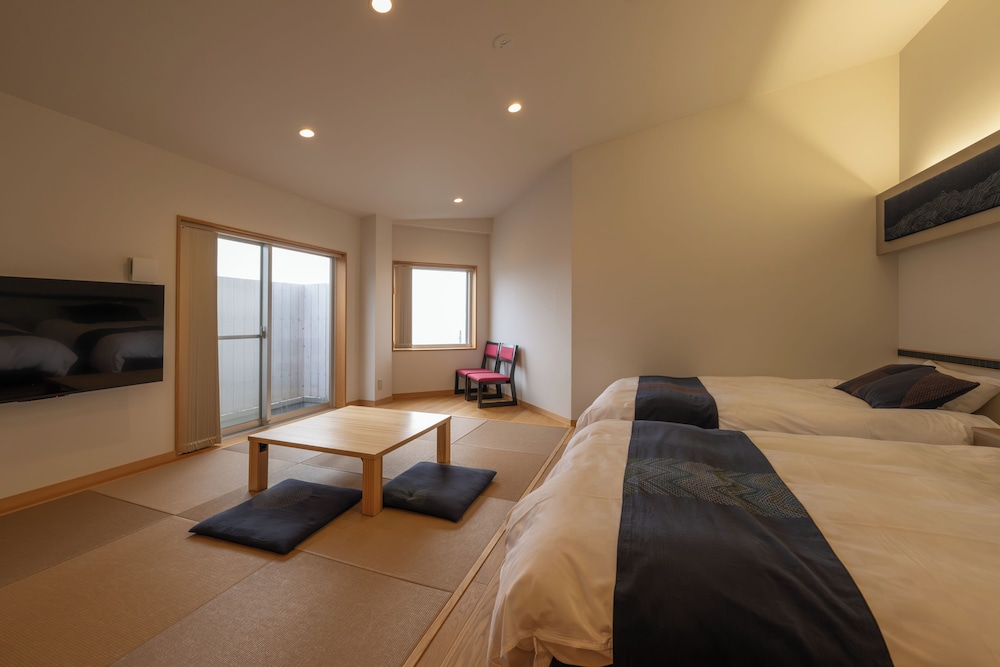 椿の間 内湯付和洋室 (温泉) 禁煙 客室3 | 東尋坊三国温泉 おおとく