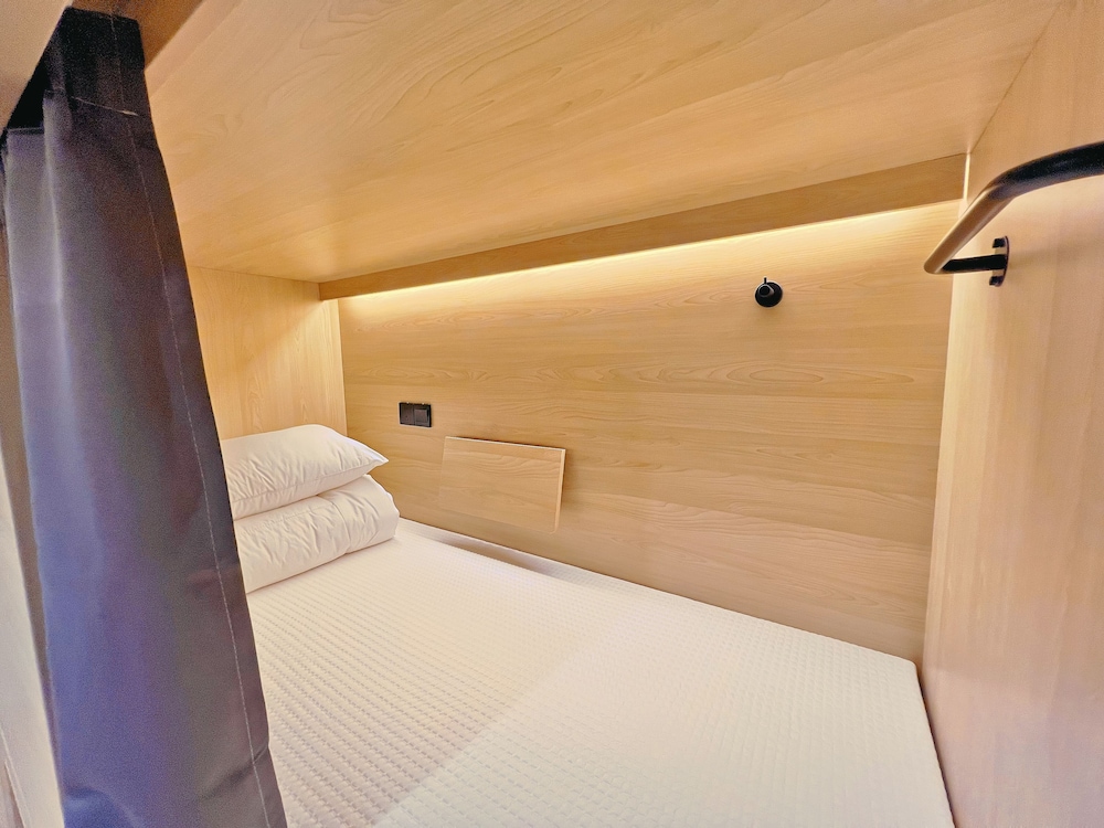 コンフォート 4 人部屋 禁煙 冷房 客室3 | Snowball Hostel