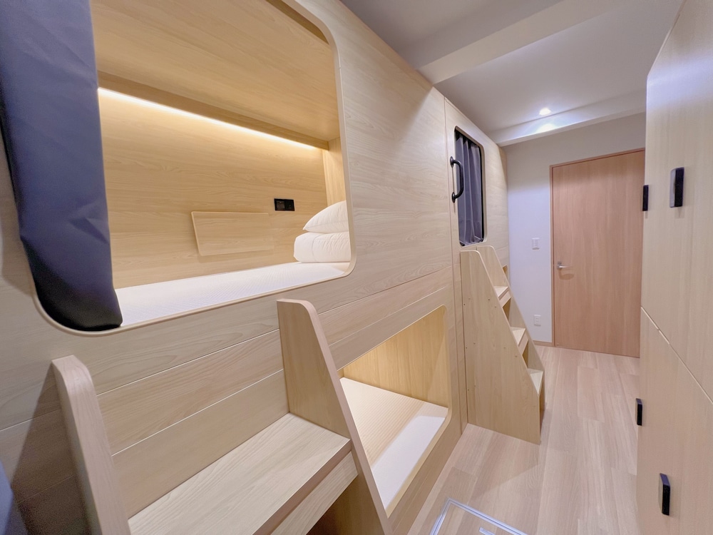 コンフォート 4 人部屋 禁煙 冷房 客室3 | Snowball Hostel