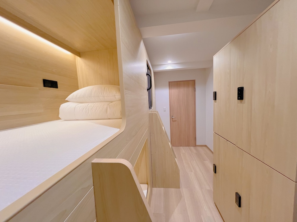 コンフォート 4 人部屋 禁煙 冷房 客室4 | Snowball Hostel