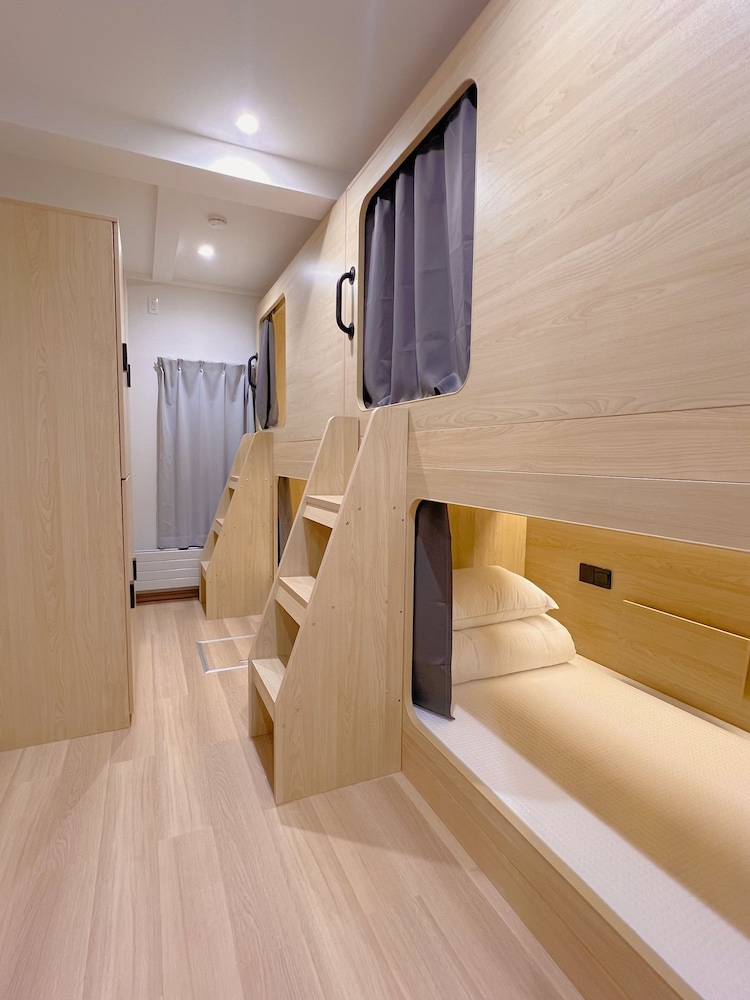 コンフォート 4 人部屋 禁煙 冷房 客室2 | Snowball Hostel