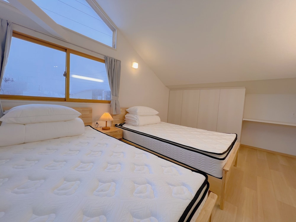 コンフォート ダブルルーム 禁煙 冷房 客室1 | Snowball Hostel