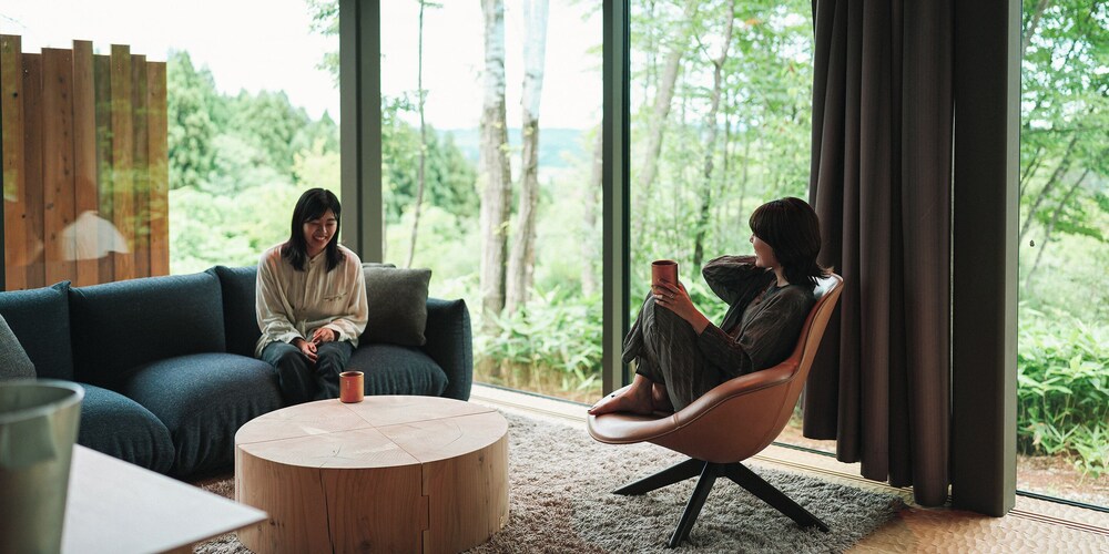 ジュニアスイート「Snow」ツイン 禁煙 リビング エリア0 | Snow Peak FIELD SUITE SPA HEADQUARTERS