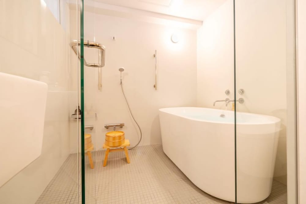 デザイン ダブルルーム クイーンベッド 1 台 禁煙 シービュー バスルーム0 | KAMEYA HOTEL